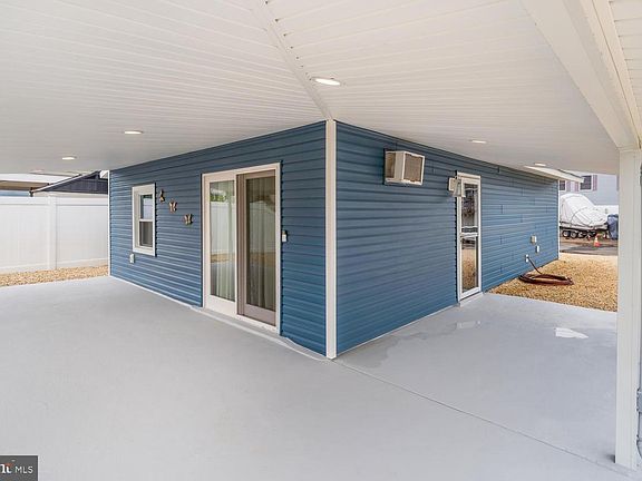 2nd image of 103 S Binnacle Dr