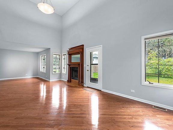3rd image of 4633 Wedgewood Ct #0