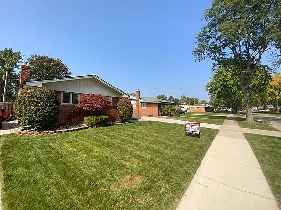 2nd image of 30233 Blossom St