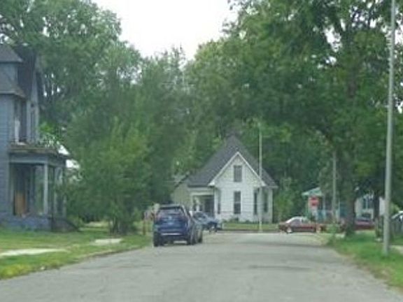 Exterior Neighborhood (street photo)