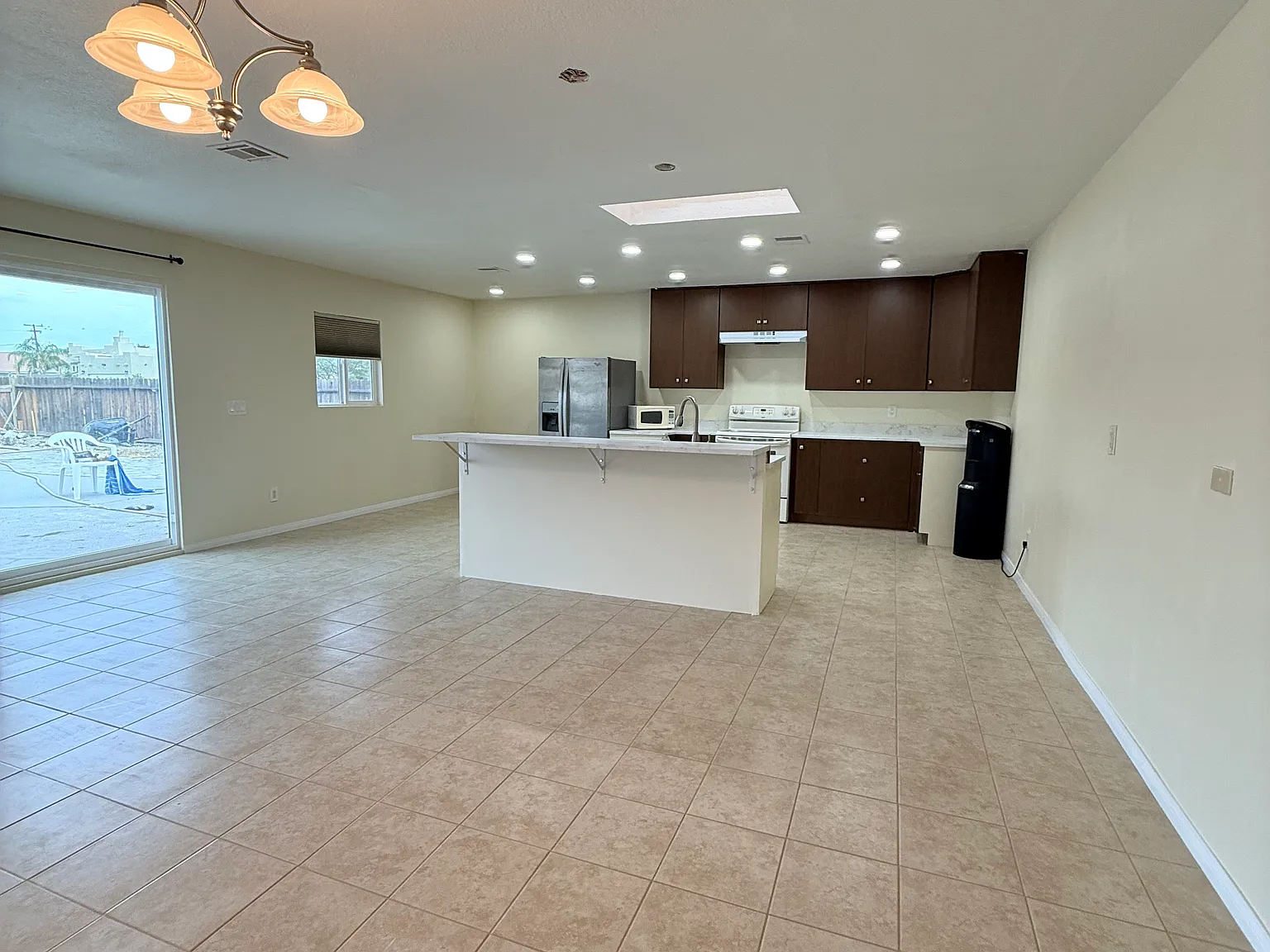 3 bed, 1543 sqft, $2,395 — Photo 2