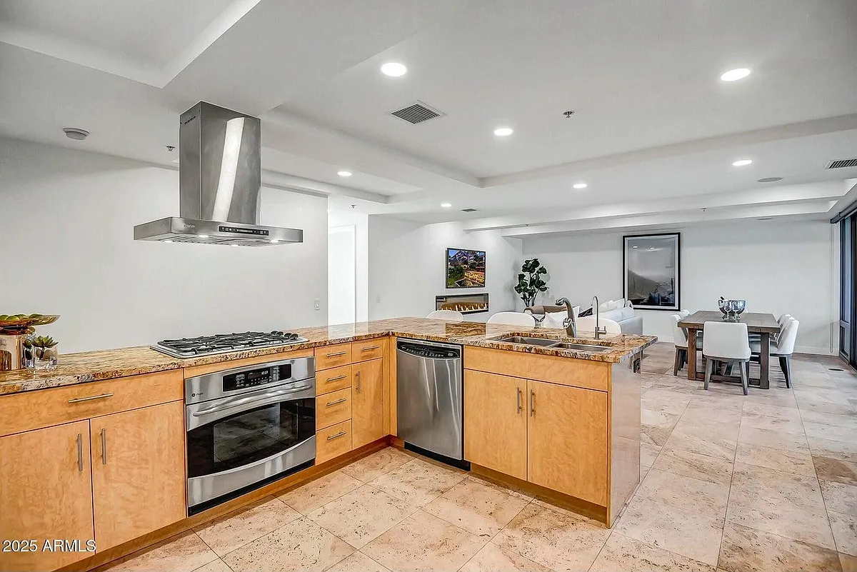 Building Photo - 7121 E Rancho Vista Dr #5011