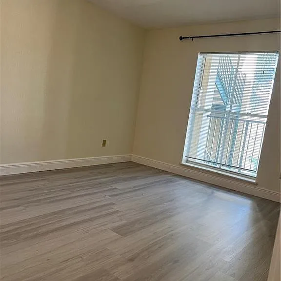 875 Riverside Dr #725 — Photo 9