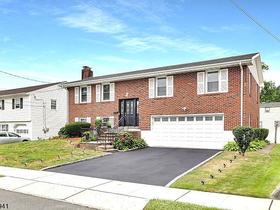 3rd image of 2687 Hawthorne Ave