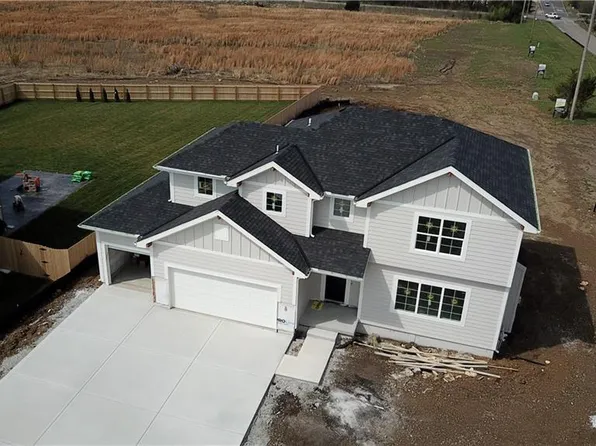 20702 Emerald St, Spring Hill, KS 66083