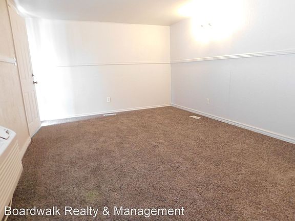 5th image of 136 E Main St APT 7