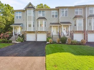 3 Doe Trl, Wappingers Falls, NY 12590