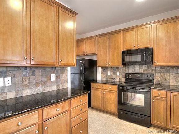 3rd image of 105 Planters Dr