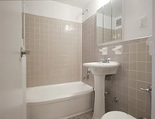 Rented by SW Queens Mezzanine | media 20