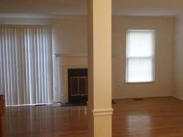 10605 Railroad Ct, Fairfax, VA 22030