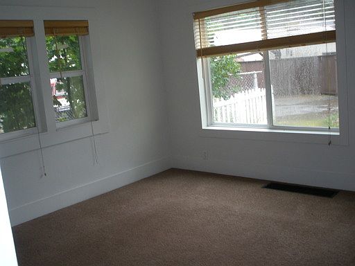 2nd image of 219 W Elder Ave