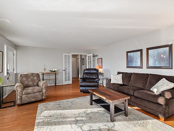 4th image of 1382 Beechdale Dr