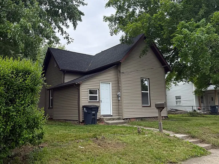 1052 N John St — Photo 13