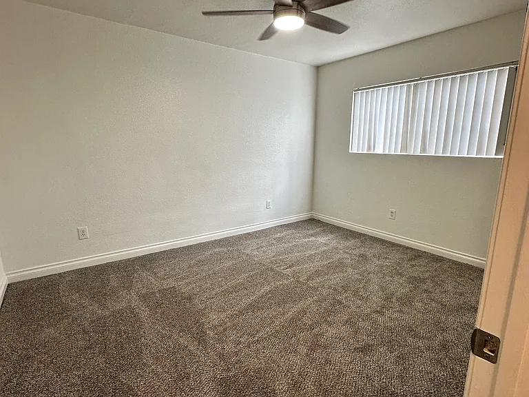 Courtyard Square Apartments — Photo 34