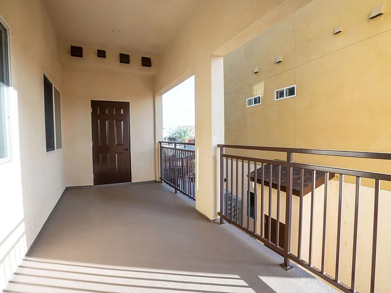 Pacific Heights Apartments — Photo 22