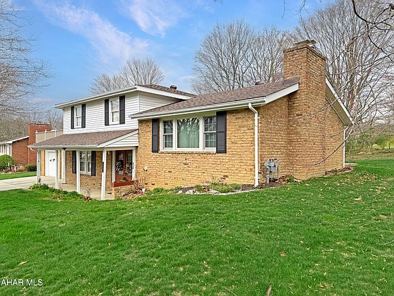 2nd image of 212 Maplebrook Rd