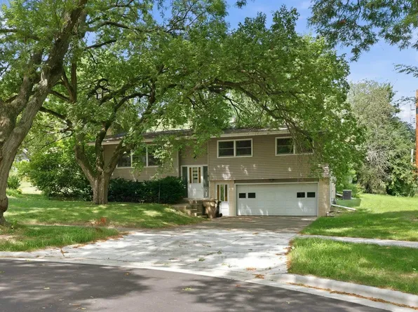 6 Barron Ct, Madison, WI 53705