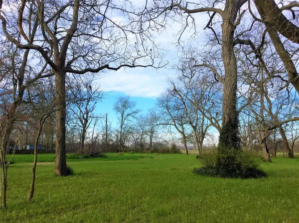 1415 Pony Ln, Wallis, TX 77485