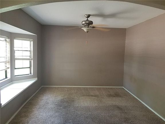 3rd image of 211 W Merritt Ave