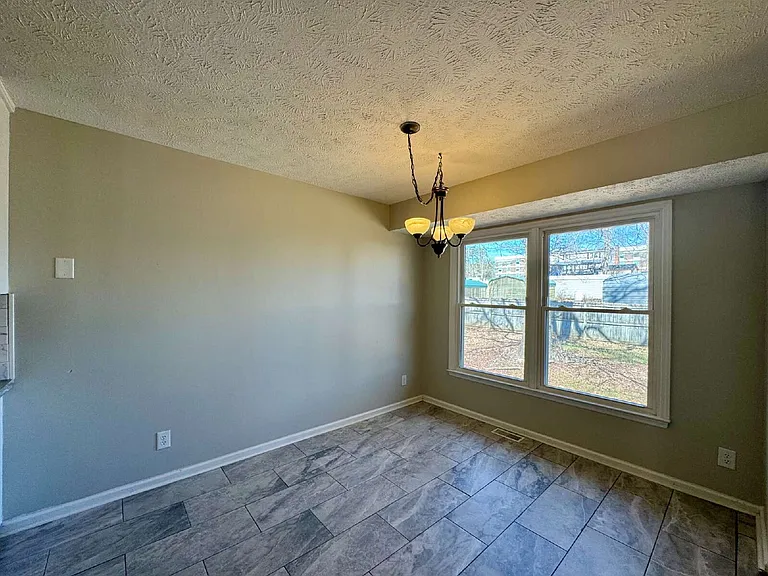 204 Fair Oaks Dr — Photo 5