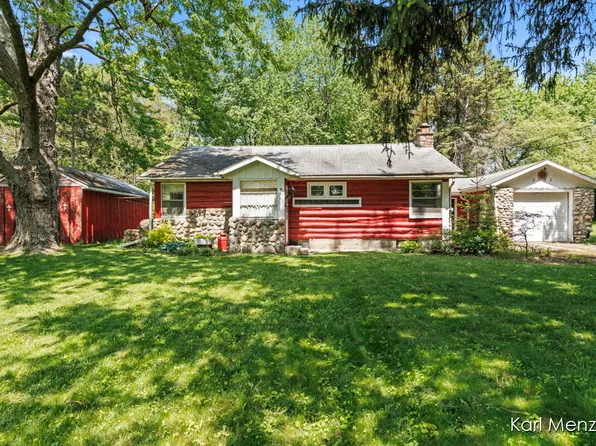 2160 Engleside Dr SE, Grand Rapids, MI 49546