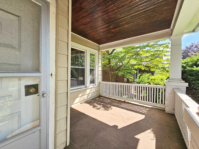 571 Charles Ave #2 — Photo 32