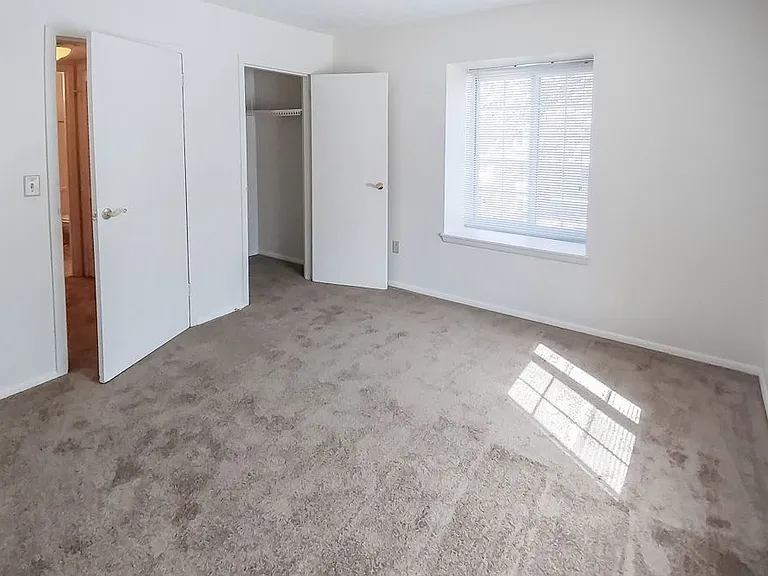 Windsor Gardens Apartments — Photo 64