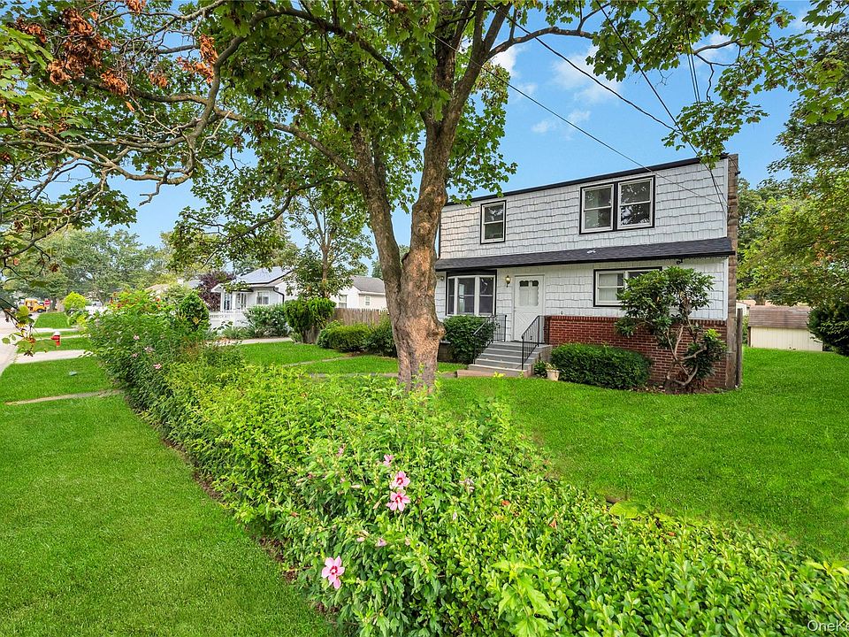 1st image of 10 Saint Andrews Drive