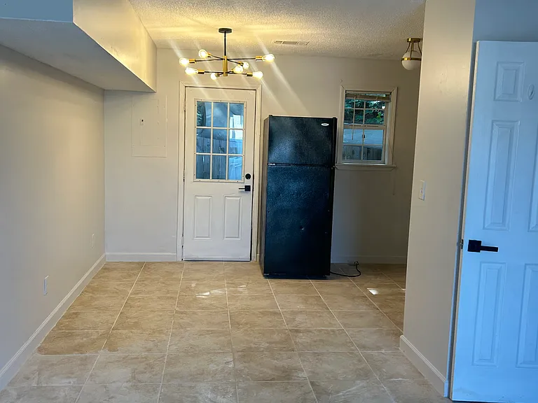 576 Anchorage Rd #B — Photo 2