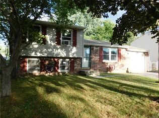 8233 Sarona Ln, Clay, NY 13041
