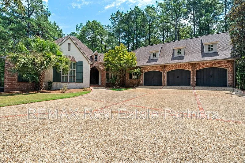 4 bed, 3.5 bath, 3600 sqft, $3,600 — Photo 1