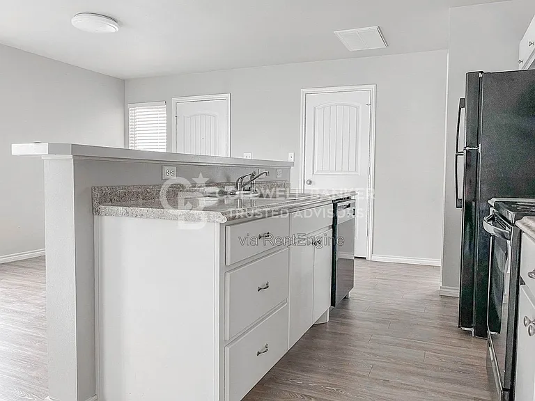 2406 Fir Ave — Photo 6