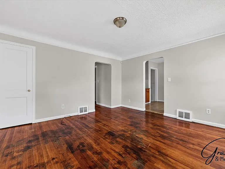7466 W Pkwy — Photo 3