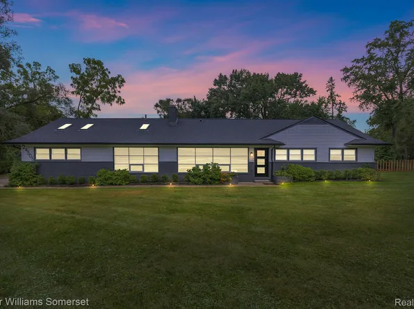 24505 N Cromwell Dr, Franklin, MI 48025