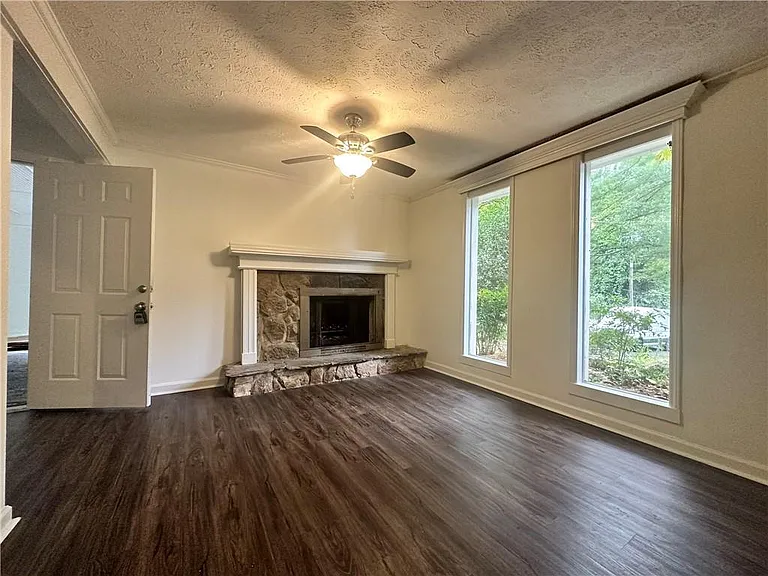 1231 Woodleigh Rd SW — Photo 19