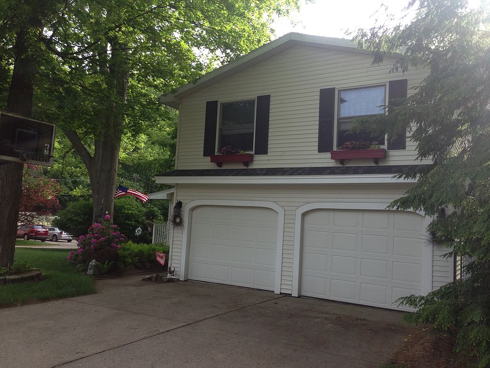 2nd image of 709 Lake Ave