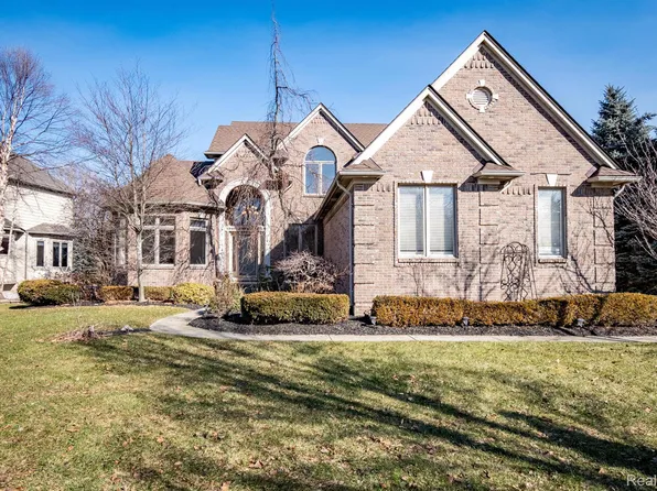 13425 Amberglen Dr, Washington, MI 48094