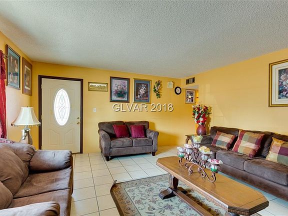 3rd image of 3102 Greenbriar Dr