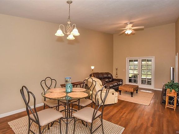 3rd image of 810 E Gilchrist Ct #6A