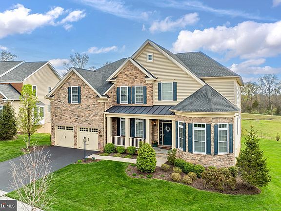 3rd image of 15264 Sky Valley Dr
