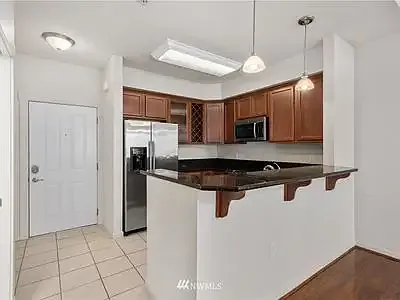 1 bed, 1.5 bath, 805 sqft, $1,800 — Photo 4