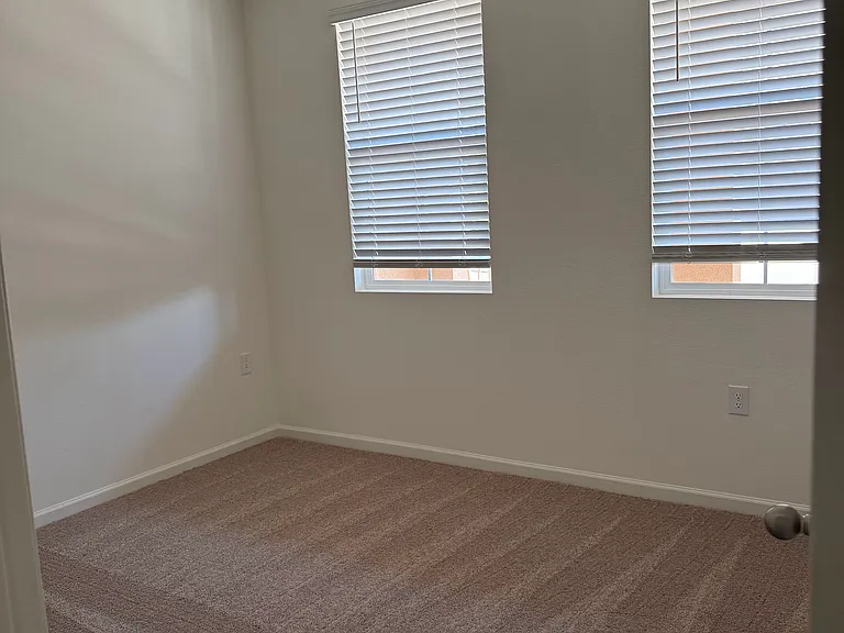 556 Rosedale Way — Photo 12