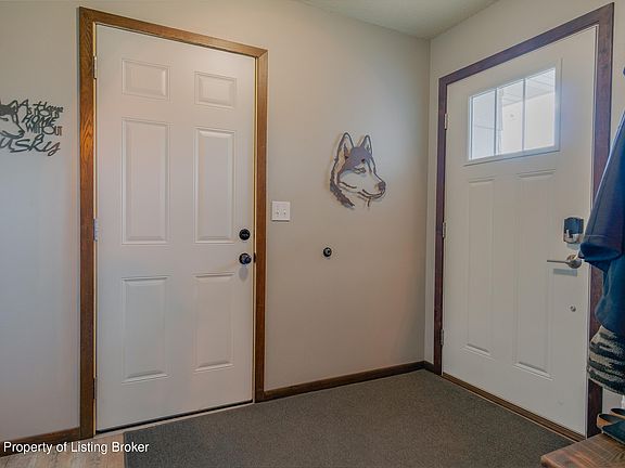 2nd image of 865 13th St E