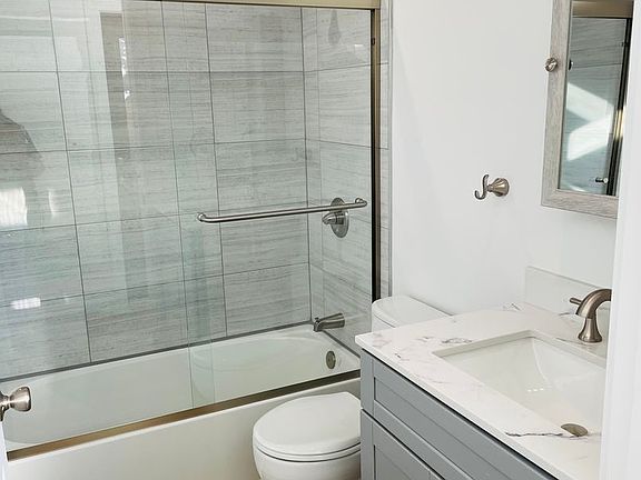 4th image of 229 6th St #8