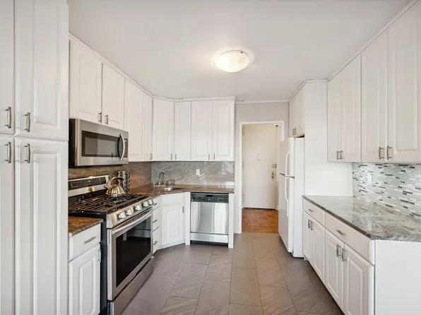 166-25 Powells Cove Blvd #4J, Queens, NY 11357