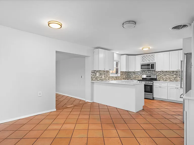 4900 Eastdale Dr — Photo 7