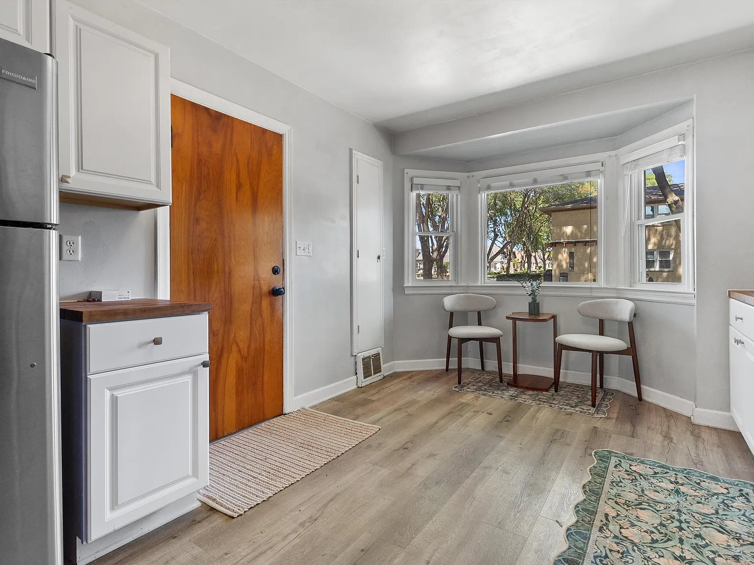 2 bed, 1500 sqft, $1,900 — Photo 3