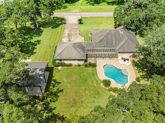 3rd image of 1002 County Road 328