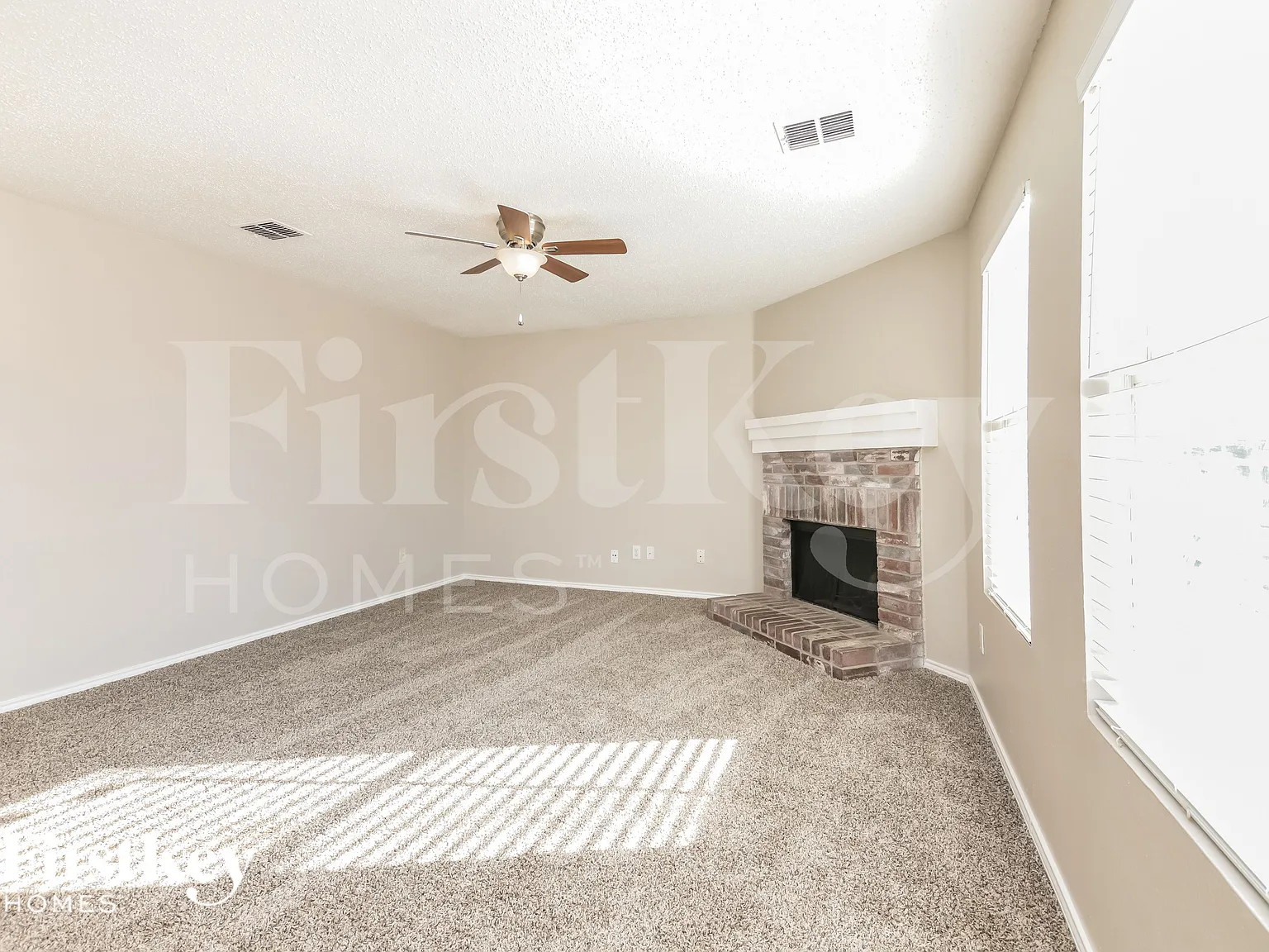3 bed, 2.5 bath, 2306 sqft, $2,205 — Photo 3