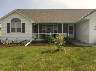 2979 Flowering Peach Dr, Green Bay, WI 54313